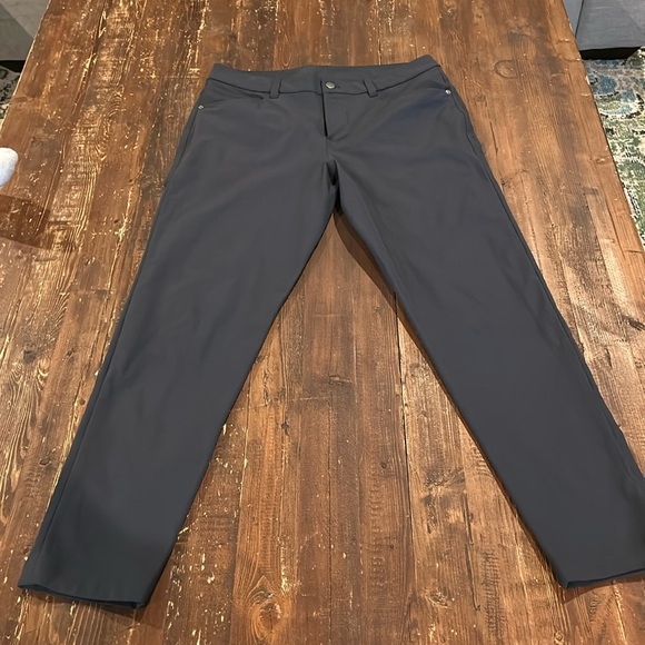 Lulu Lemons Men’s pants - Picture 1 of 3
